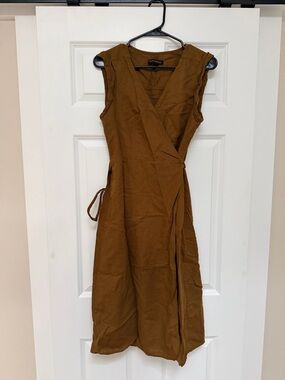 Banana Republic Sleeveless Wrap Midi Dress in Cognac Brown